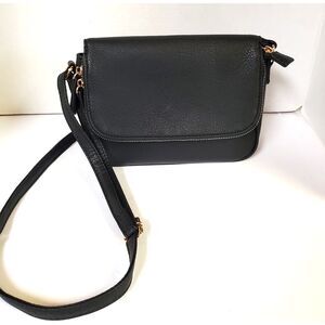 Saddlebag Black Crossbody Zippered and Magnetic Closure
